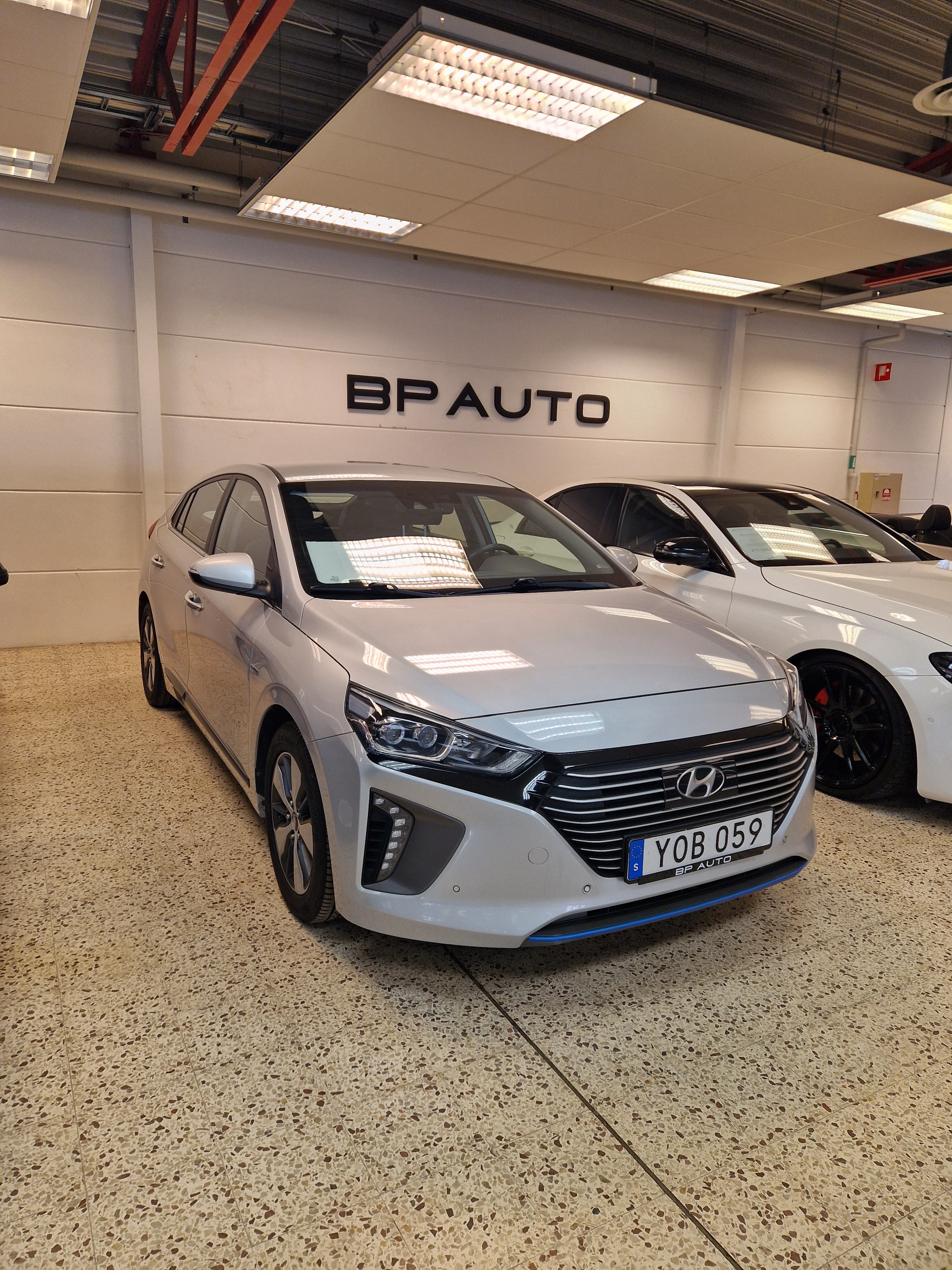 2017 Hyundai Ioniq โ photo 1