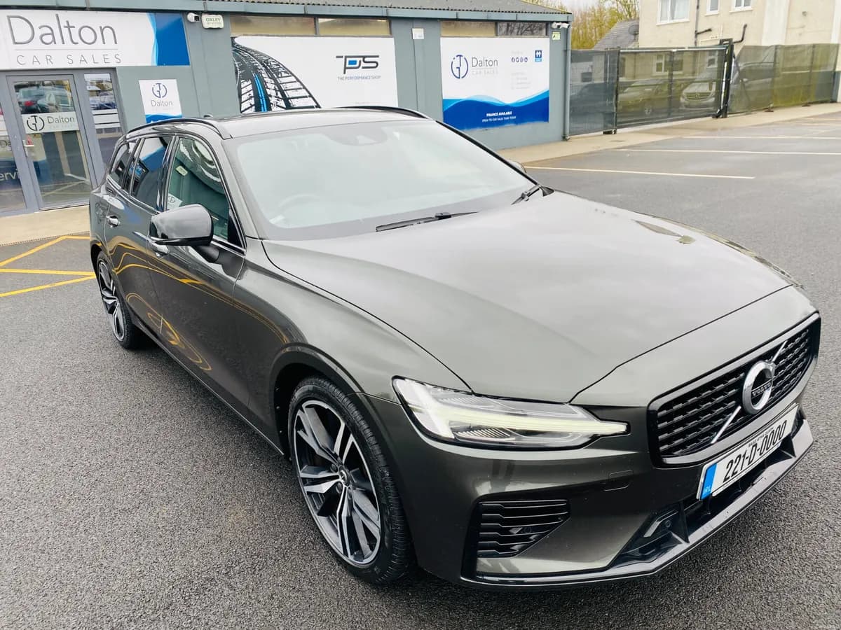 2025 Volvo V40 โ photo 1